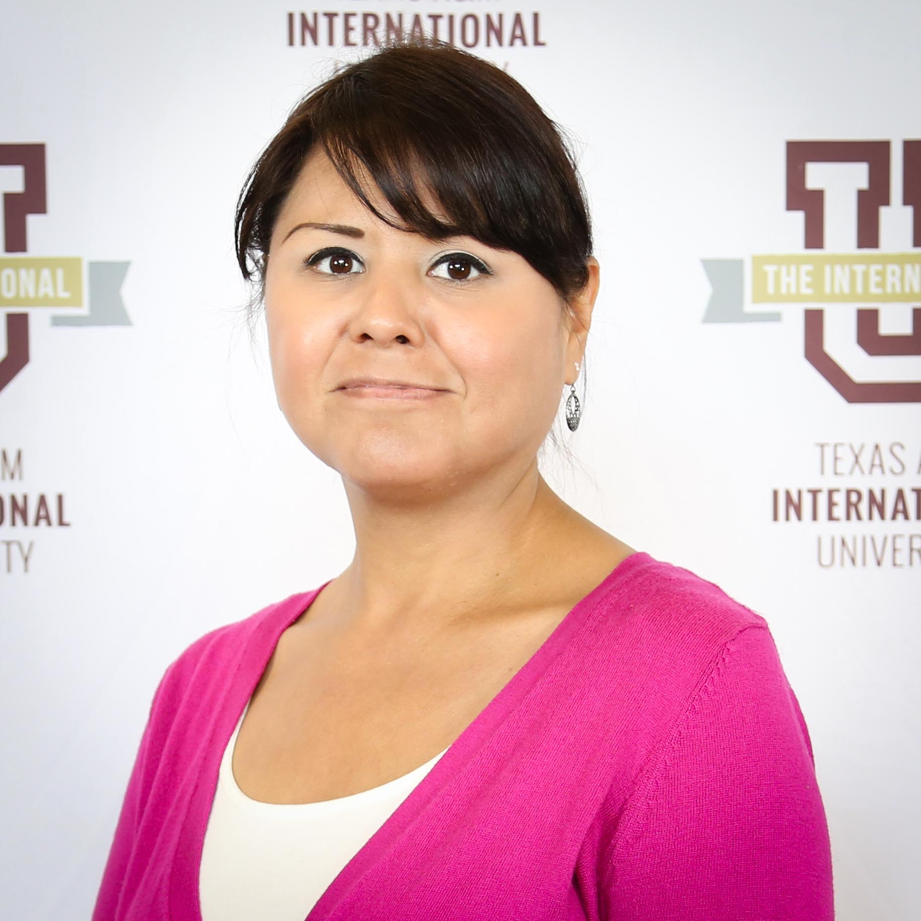 TAMIU Professor Presents Research at National Conference